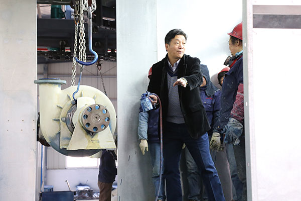 老師進(jìn)行現(xiàn)場(chǎng)示范操作并講解