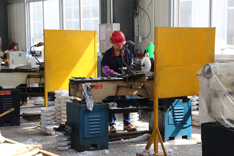 小型塑料葉輪加工中