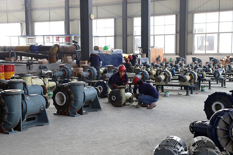 安裝好的泵頭正在準(zhǔn)備噴漆