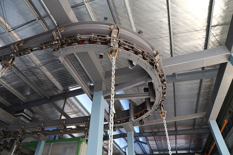 鋼結(jié)構(gòu)的懸掛裝置保證了運(yùn)行的安全可靠